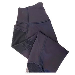 Lululemon Black crop with mesh size 4